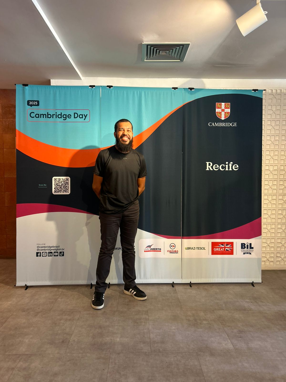 Professor de inglês em aula online